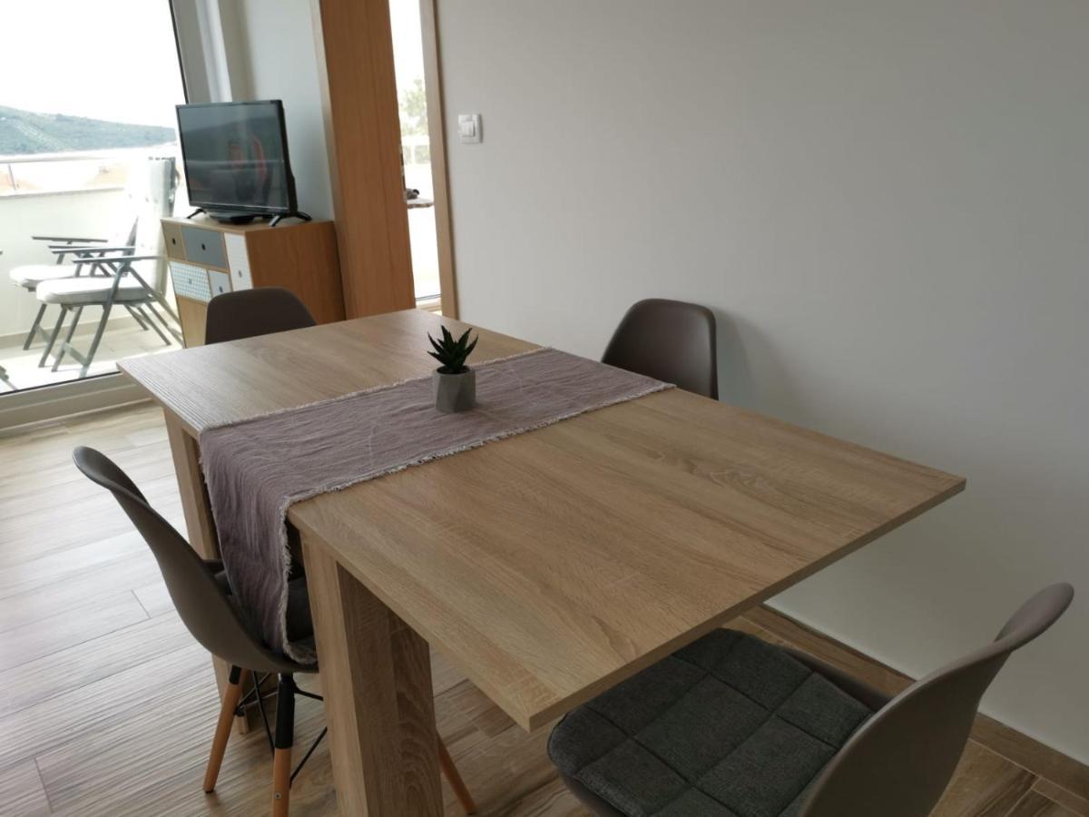 Ristovic Apartment Primosten Exterior photo